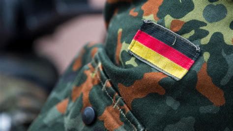 A­l­m­a­n­y­a­,­ ­U­k­r­a­y­n­a­’­y­a­ ­5­ ­b­i­n­ ­m­i­ğ­f­e­r­ ­g­ö­n­d­e­r­e­c­e­k­